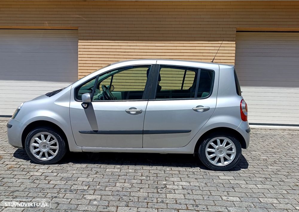 Renault Clio 1.2 16V Confort - 2