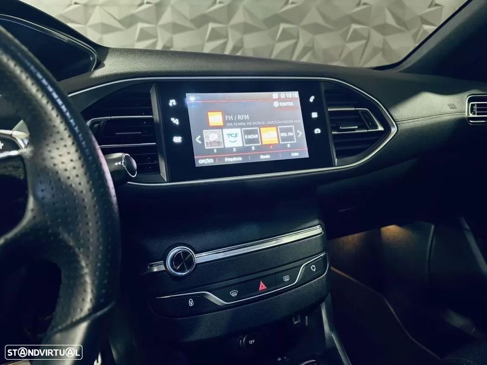 Peugeot 308 1.5 BlueHDi GT EAT8 - 26