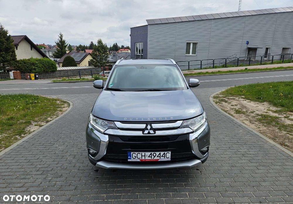 Mitsubishi Outlander - 2