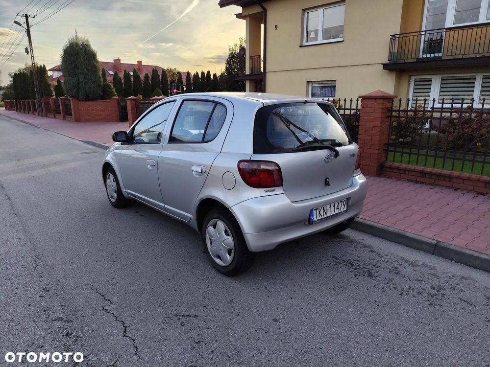 Toyota Yaris 1.0 Base - 4