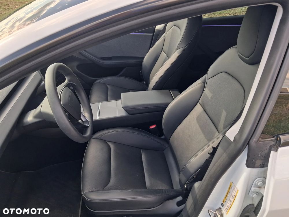 Tesla Model 3 - 25