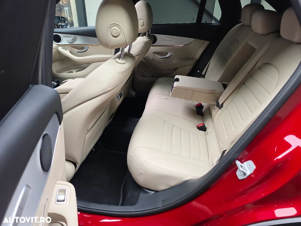 Mercedes-Benz GLC 250 4MATIC 9G-TRONIC AMG Line - 23