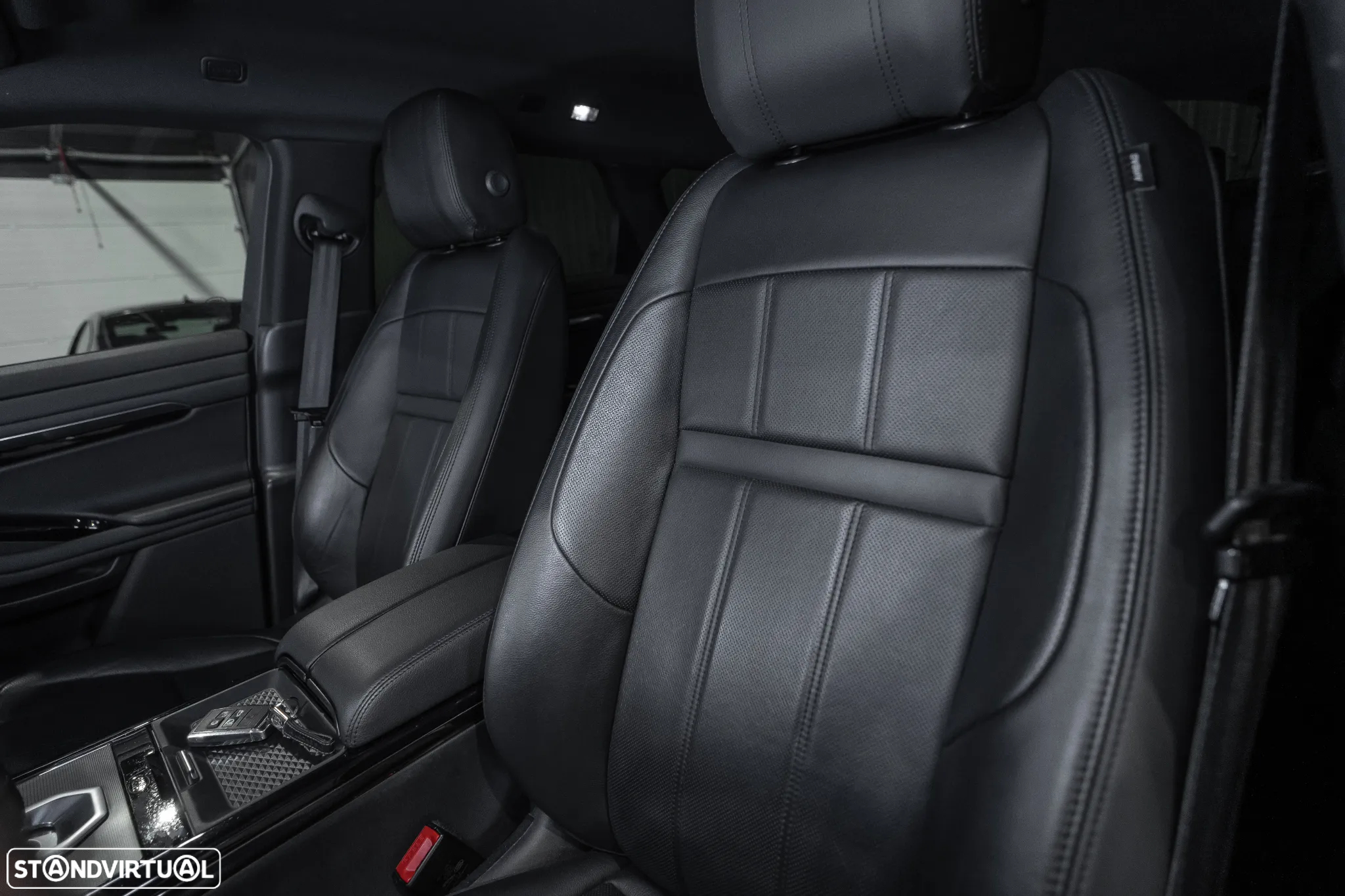 Land Rover Range Rover Evoque 1.5 P300e AWD R-Dynamic SE Auto - 22