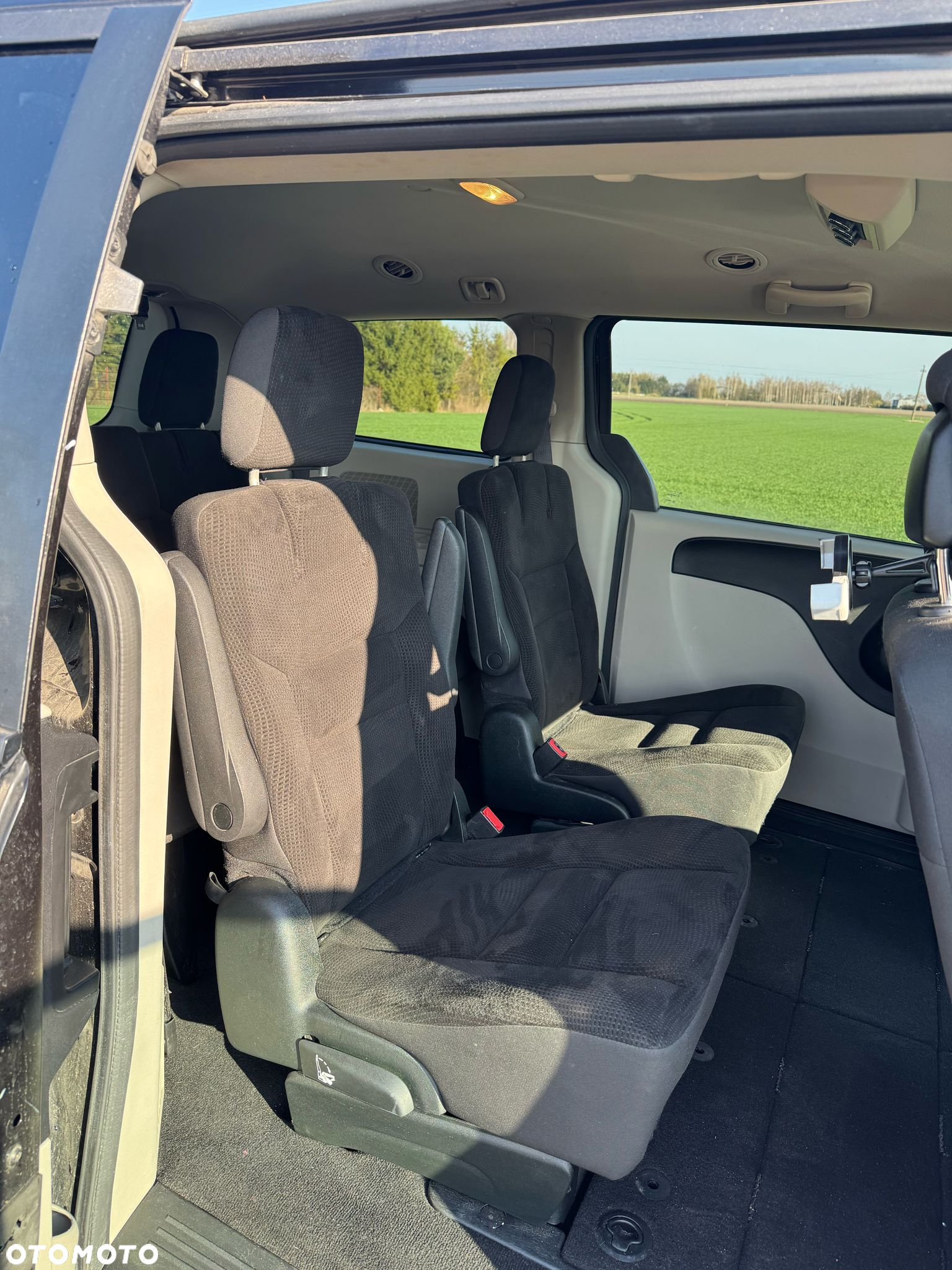 Dodge Grand Caravan - 8
