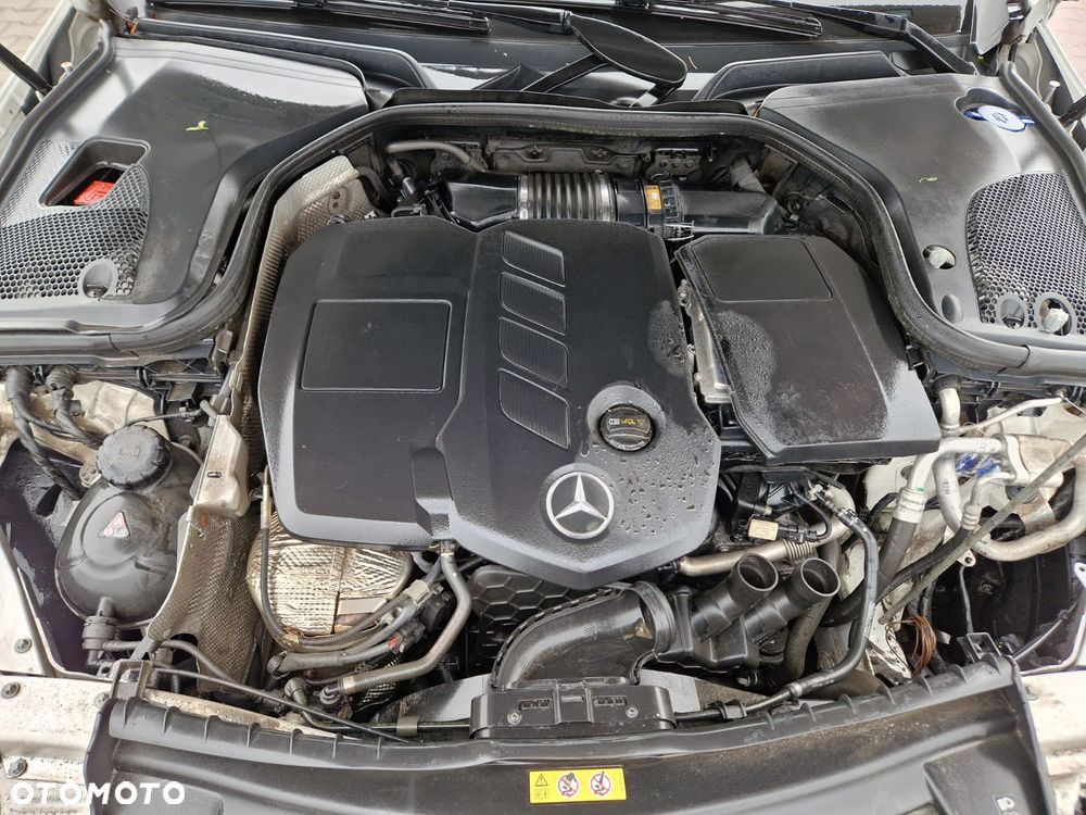 Mercedes-Benz Klasa E 220 d 4-Matic Business Edition 9G-TRONIC - 23