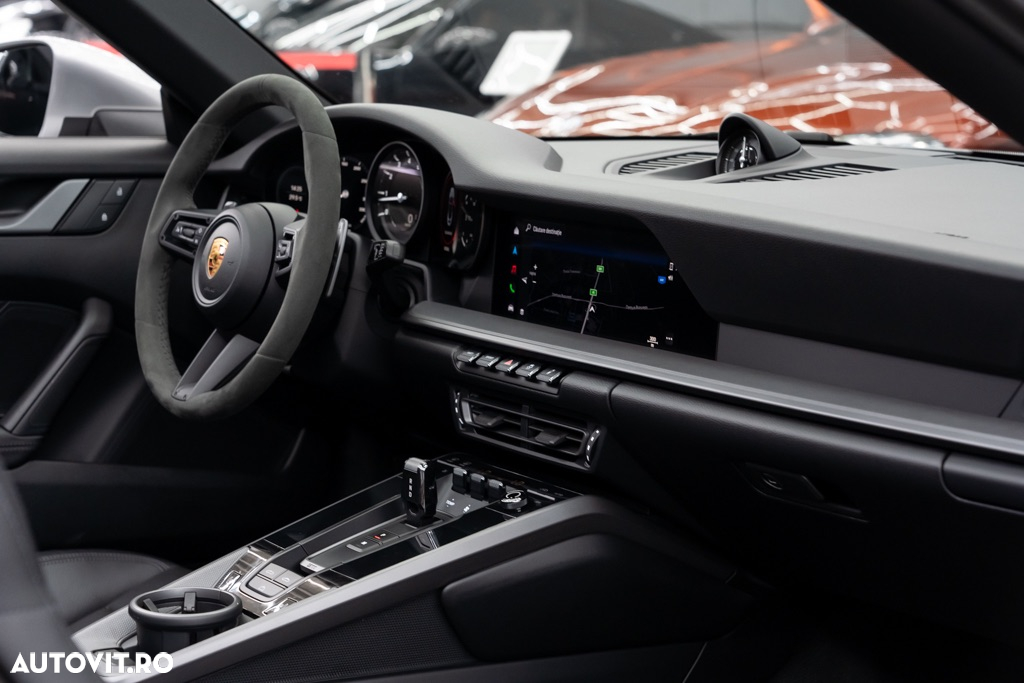 Porsche 911 Carrera Cabriolet PDK - 28