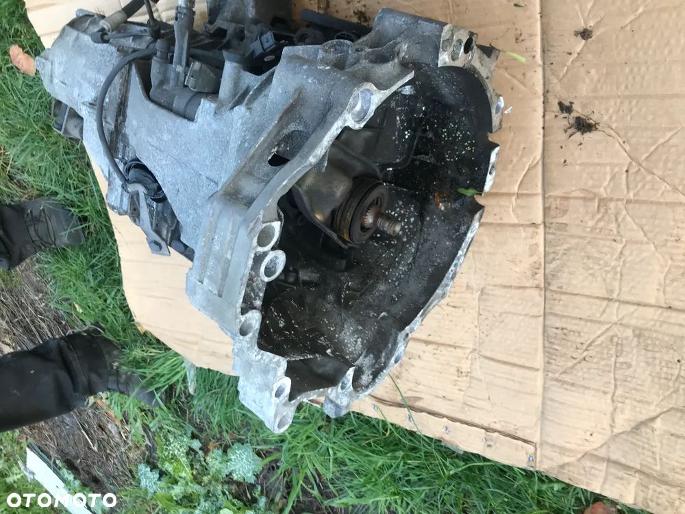 012301103AD SKRZYNIA AUDI VW  B5 1.6 - 5