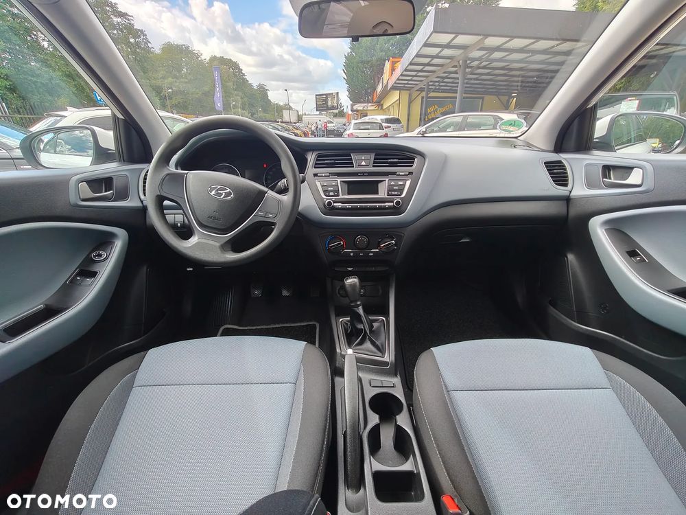 Hyundai i20 blue 1.2 - 13