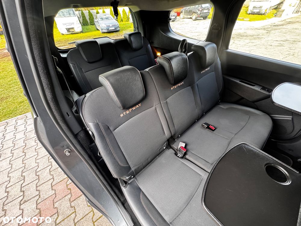 Dacia Lodgy 1.6 SCe Stepway S&S - 33
