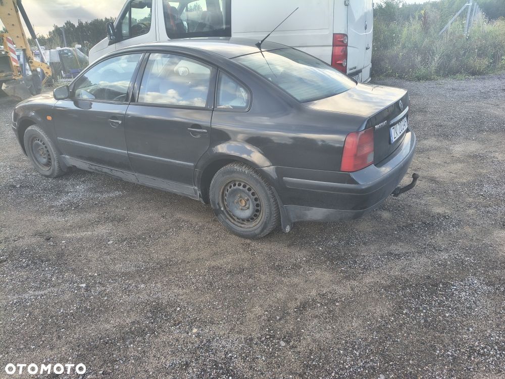 Volkswagen Passat - 4