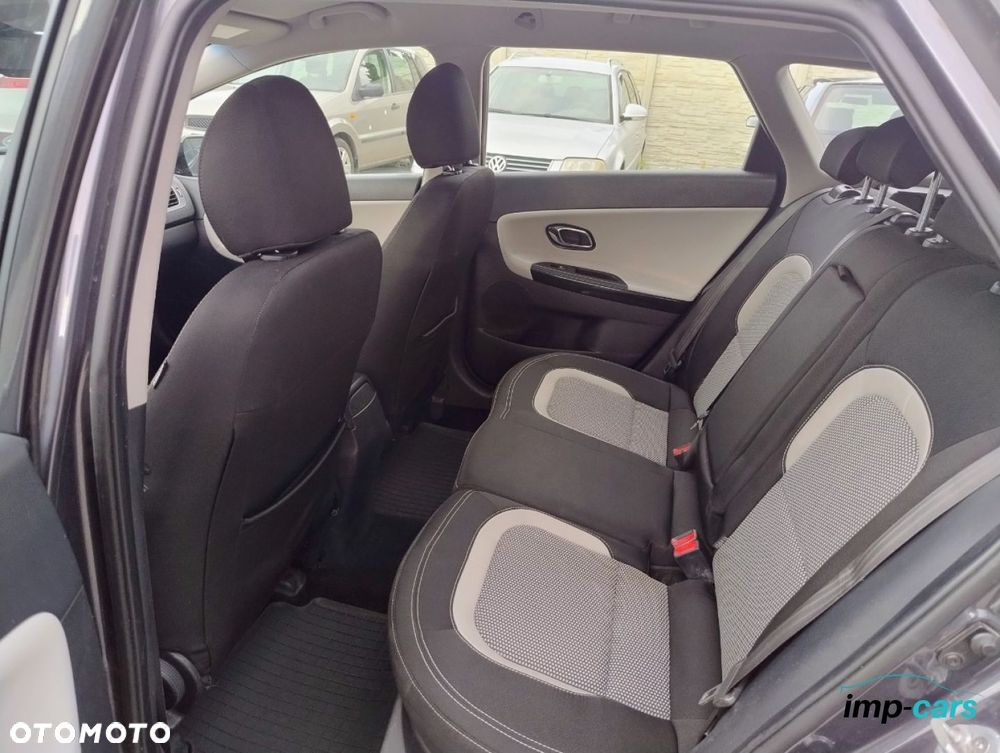 Kia Ceed - 13