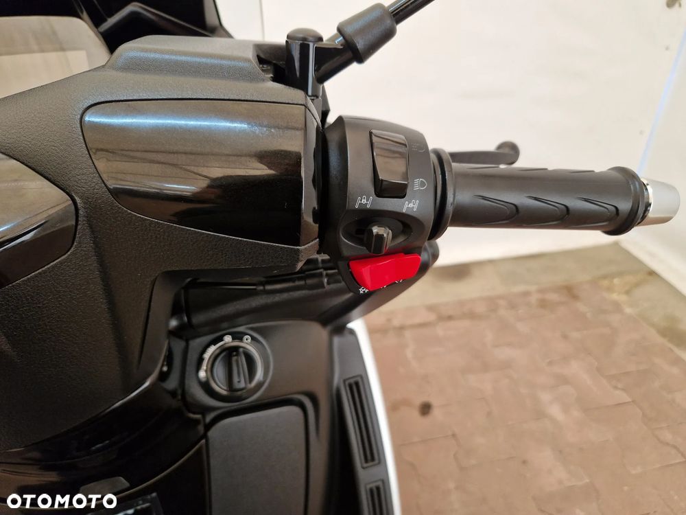 Peugeot Metropolis - 36