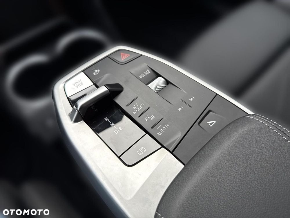 BMW iX2 xDrive30 66.5kWh M Sport - 10