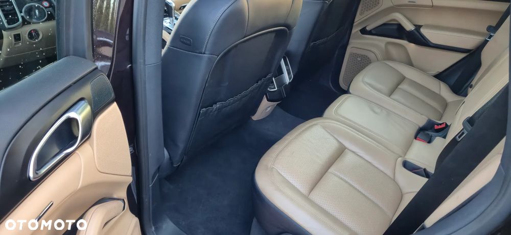 Porsche Cayenne Platinum Edition - 13