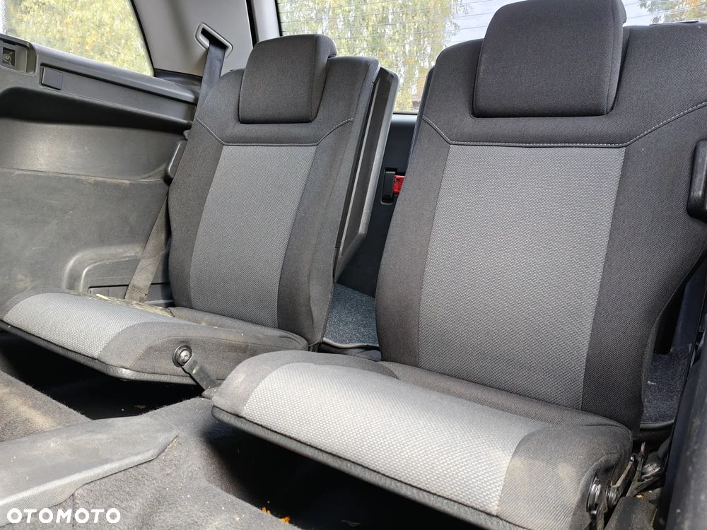 Kia Carnival V6 Executive - 28