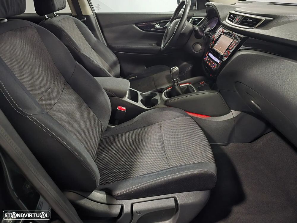 Nissan Qashqai 1.5 dCi N-Connecta 18 - 21