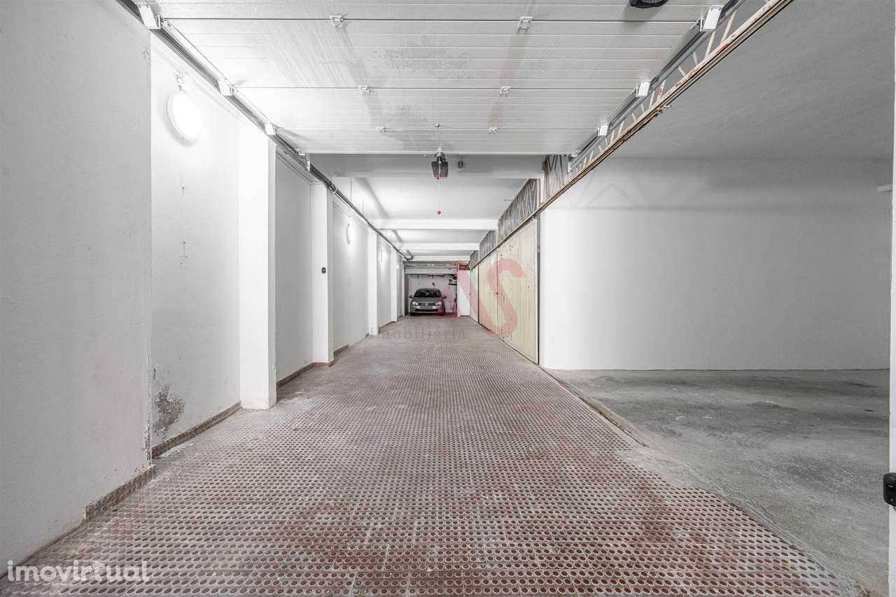 Garagem Fechada na Av. Mouzinho de Albuquerque, Póvoa de Varzim - Grande imagem: 2/3