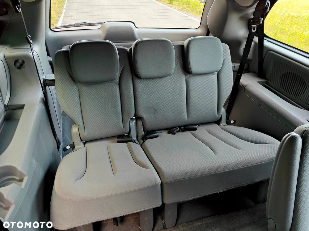 Chrysler Grand Voyager - 31