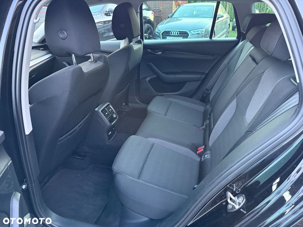 Skoda Octavia 2.0 TDI Elegance DSG - 27