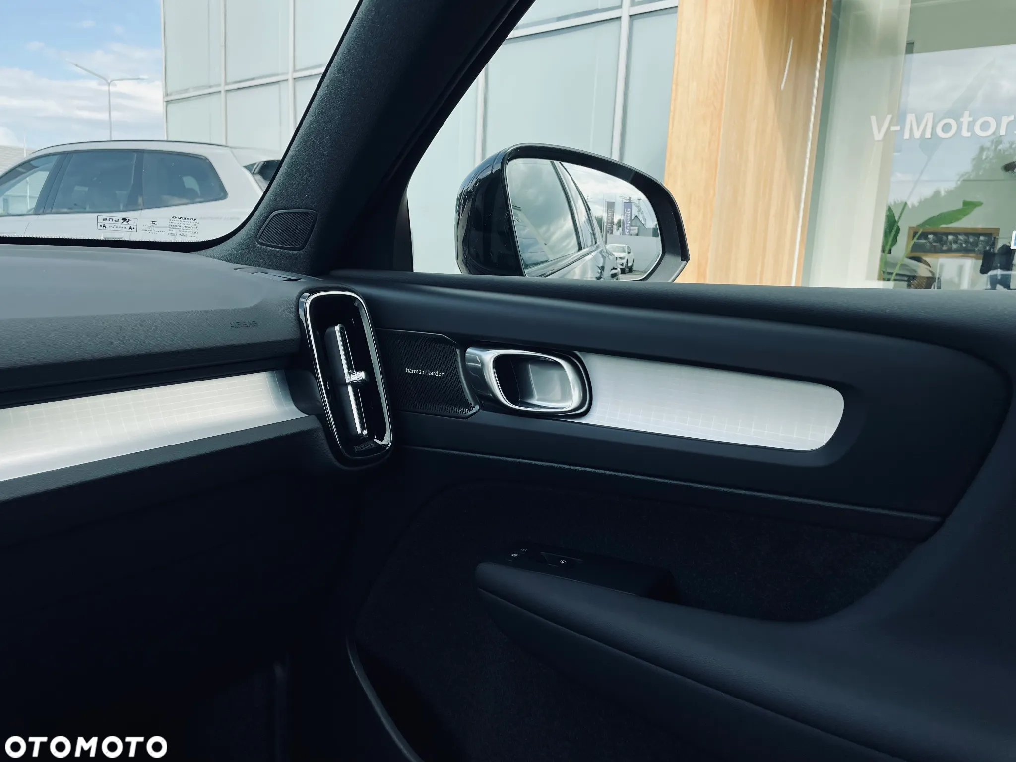 Volvo XC 40 B4 Plus Dark - 18