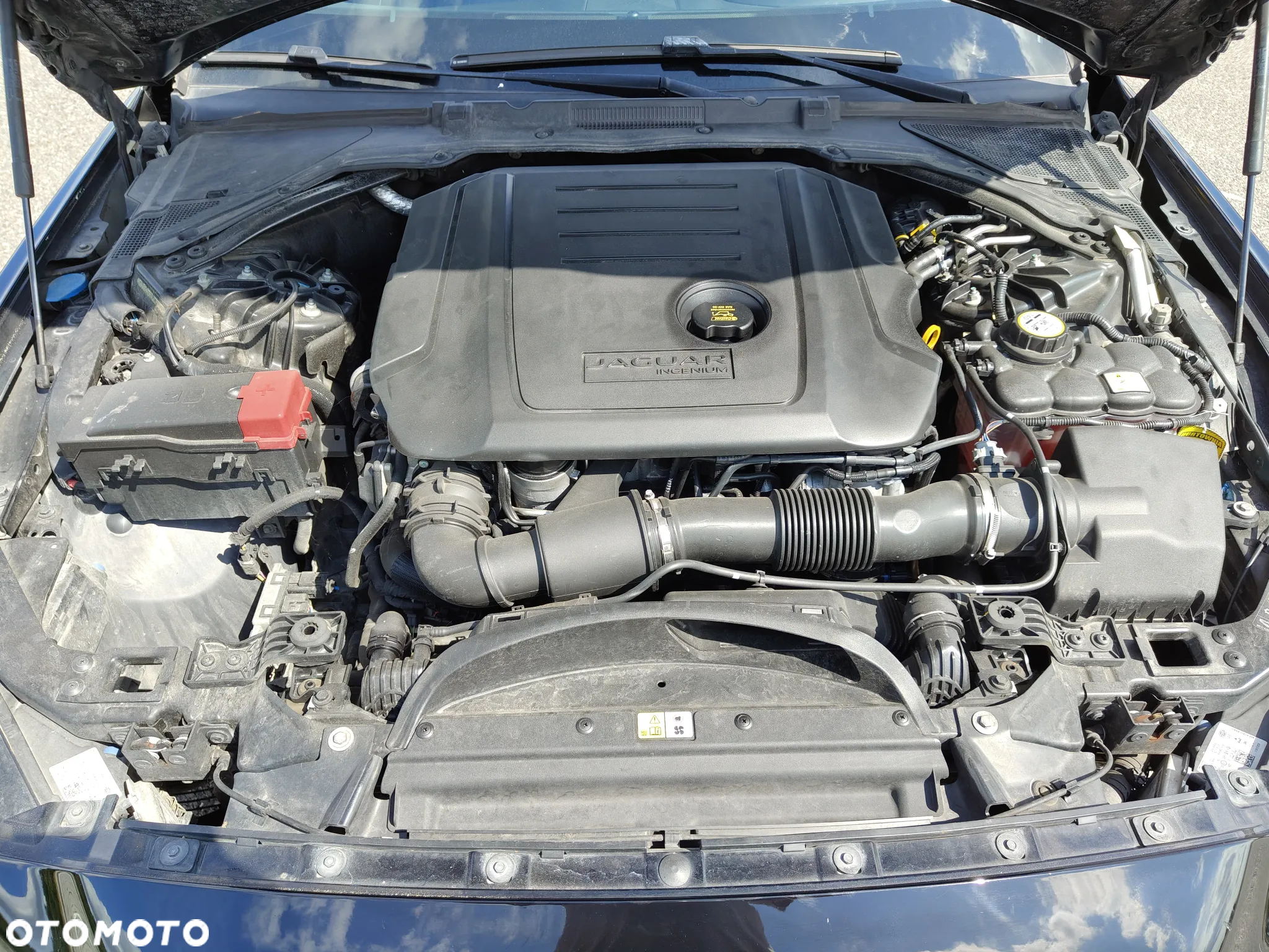 Jaguar XE 2.0 D AWD Portfolio - 18