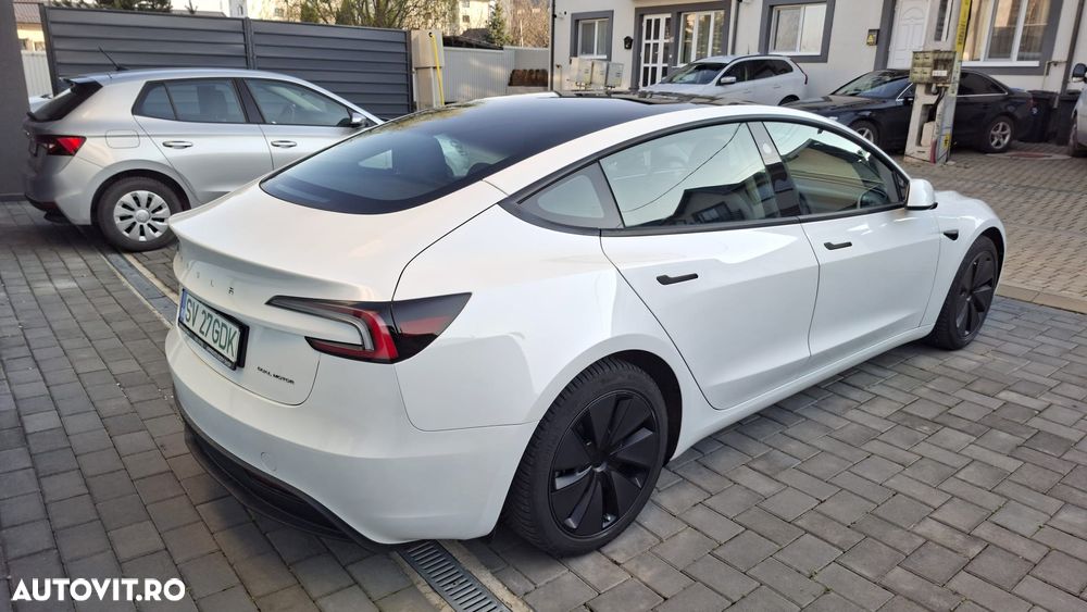 Tesla Model 3 - 4