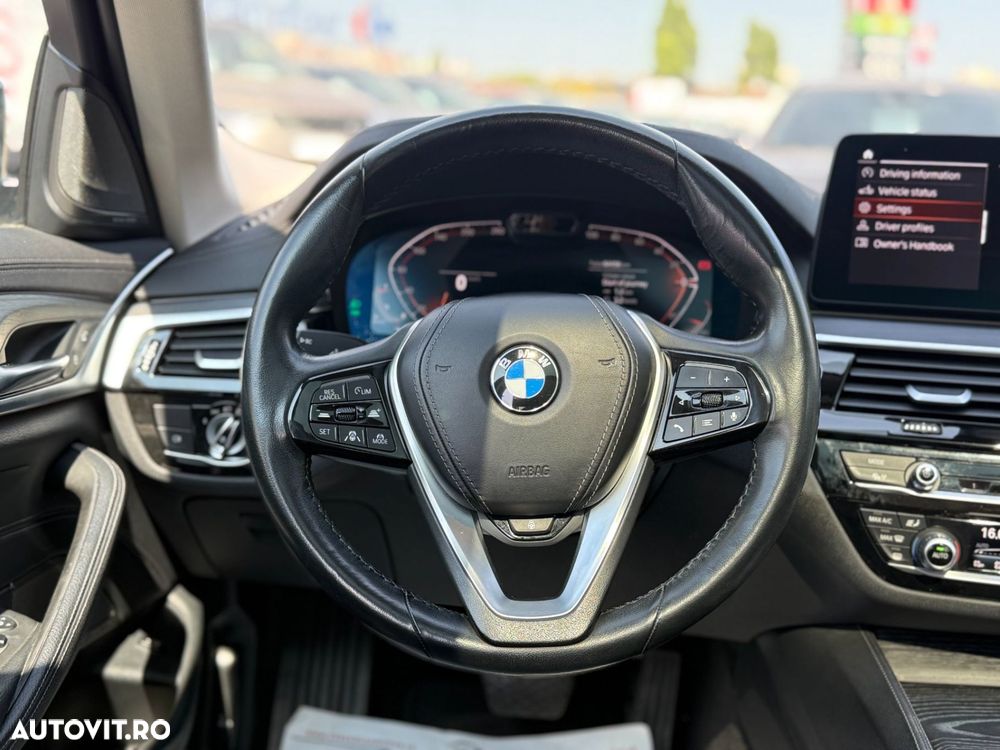 BMW Seria 5 530d xDrive AT MHEV - 15