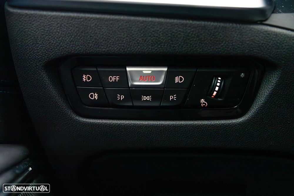 BMW 330 e iPerformance Pack M - 27