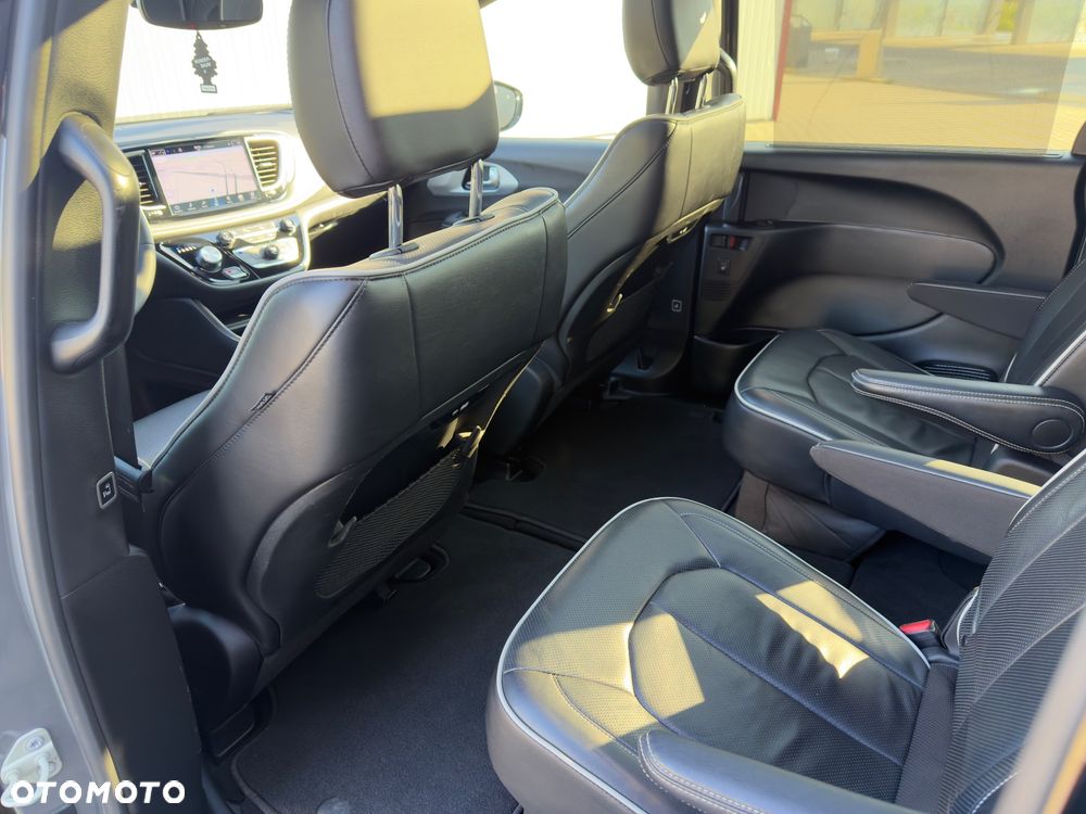 Chrysler Pacifica - 31