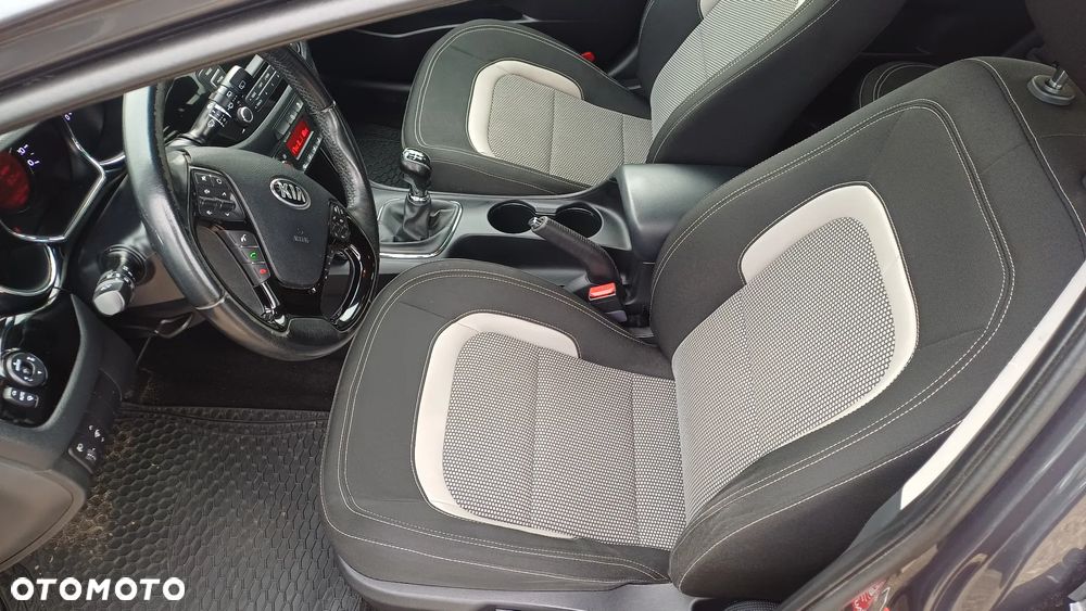 Kia Ceed - 11