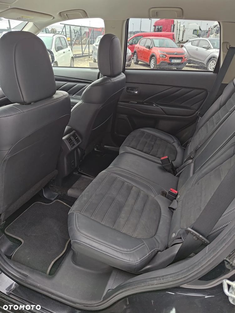 Mitsubishi Outlander - 16