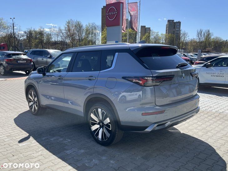 Mitsubishi Outlander - 3