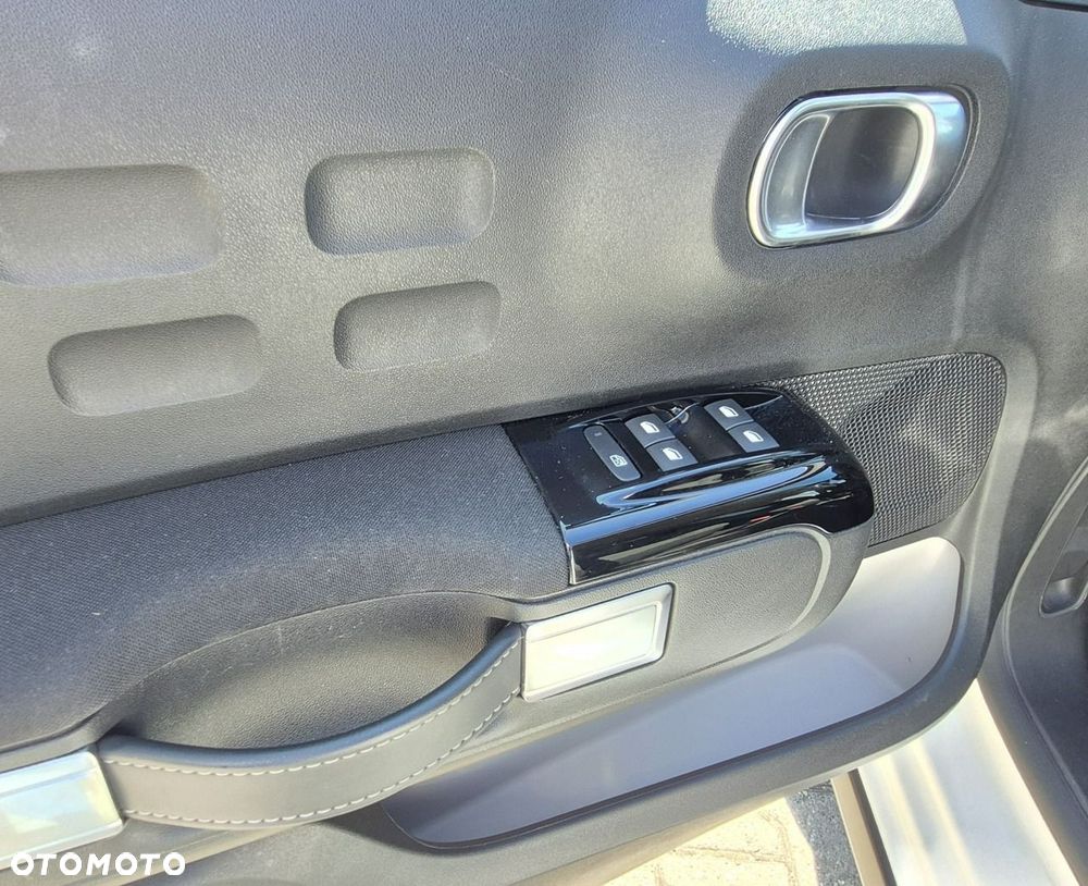 Citroën C3 1.2 PureTech Shine EAT6 - 11