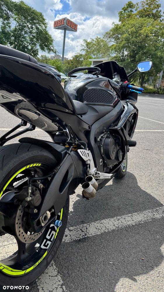 Suzuki GSX-R - 6