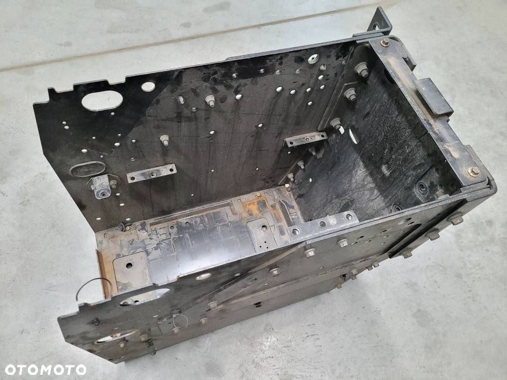 PODSTAWA MOCOWANIE AKUMULATORA FORD F-MAX 500 EURO 6 - 3