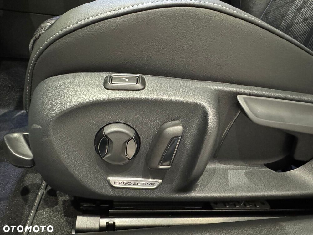 Volkswagen Passat - 11