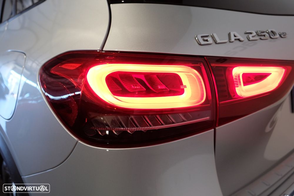 Mercedes-Benz GLA 250 e 8G-DCT Progressive - 24