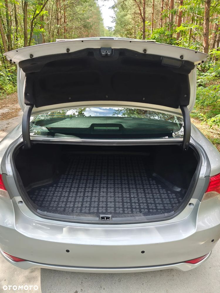 Toyota Avensis 2.0 D-4D Premium - 9
