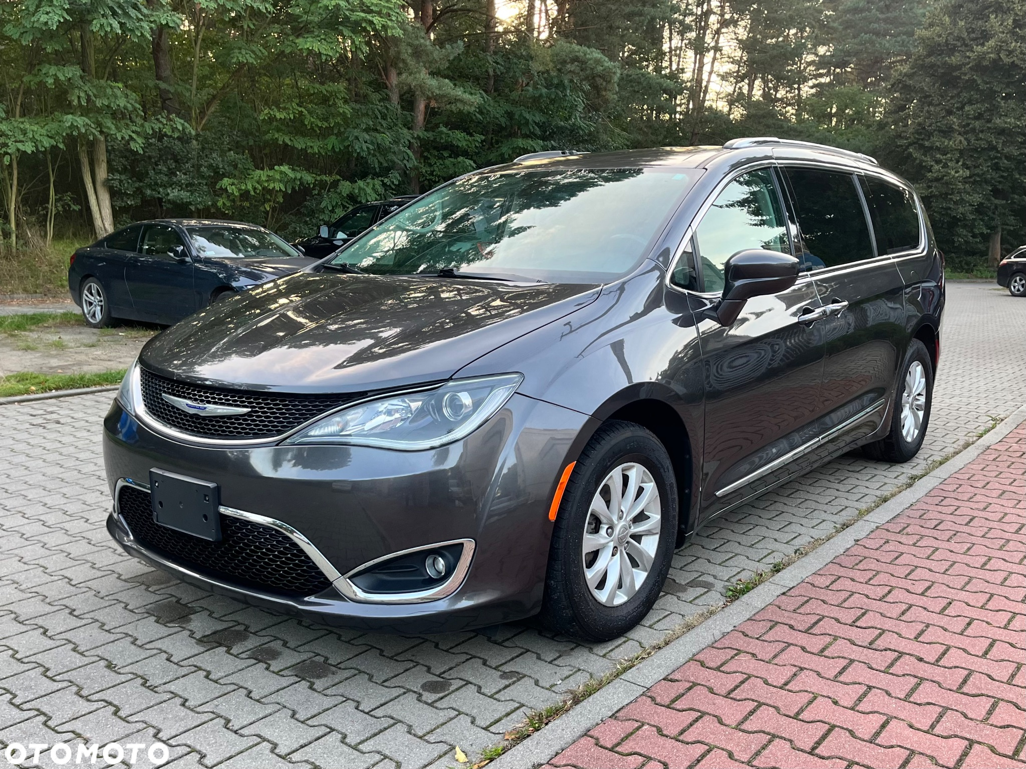 Chrysler Pacifica - 2