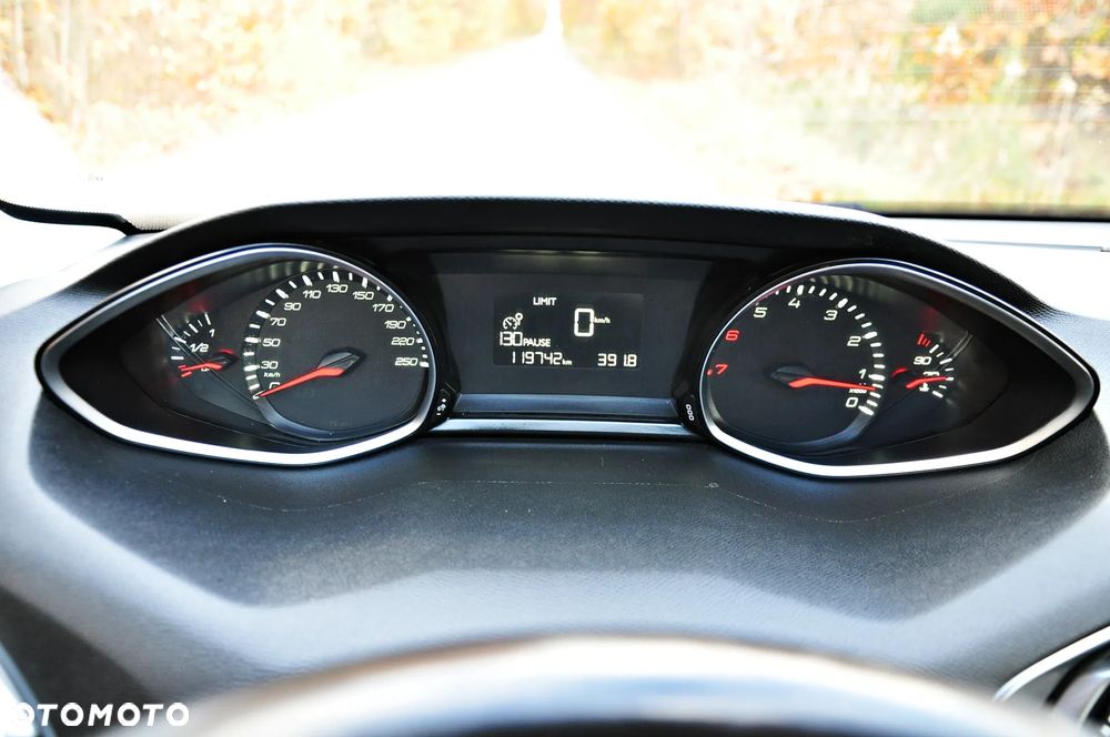 Peugeot 308 1.6 THP Active - 29