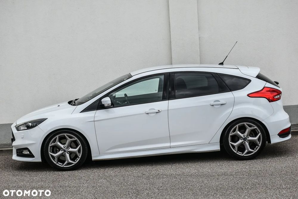 Ford Focus 2.0 EcoBoost ST mit Leder-Sport-Paket - 16
