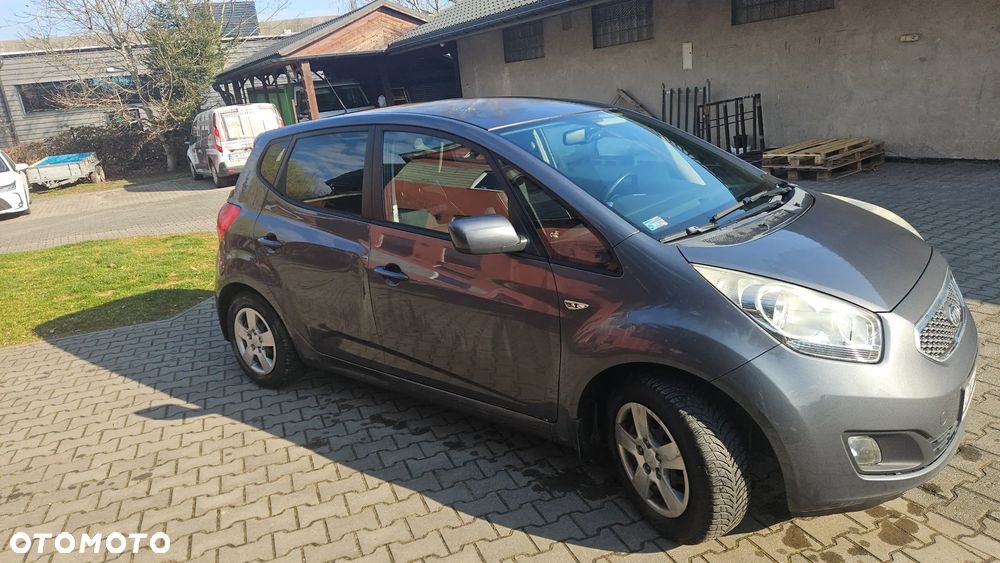 Kia Venga - 10