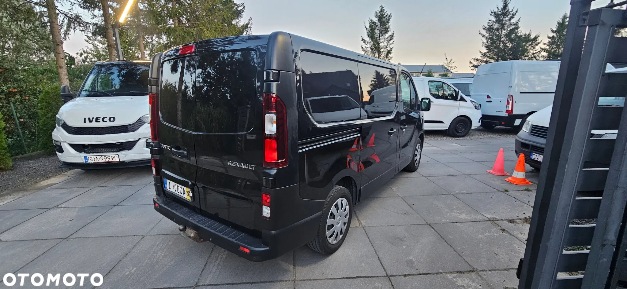 Renault TRAFIC L1H1 CZARNY KLIMATYZACJA - 2