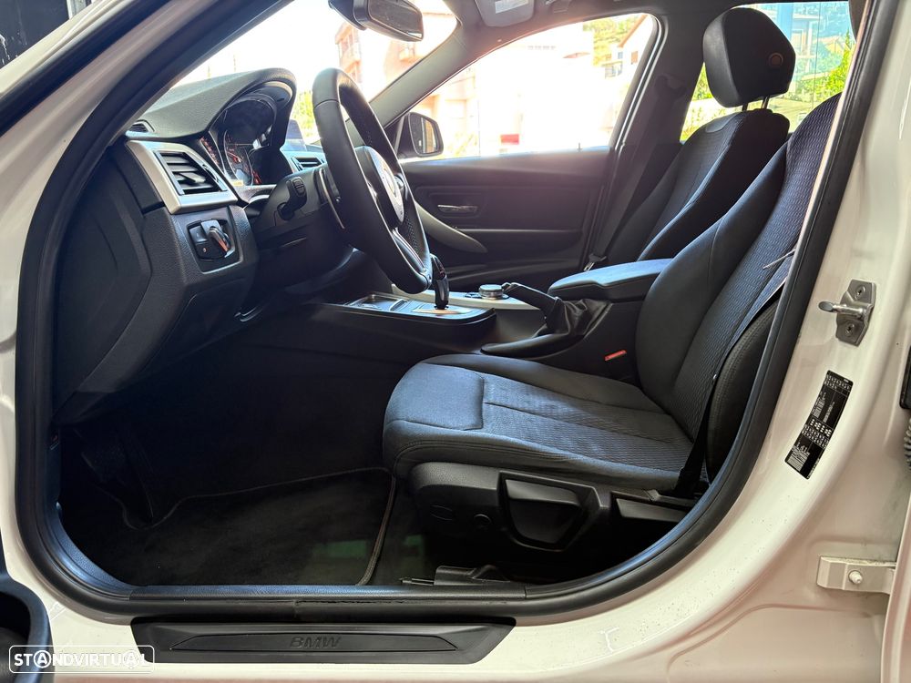 BMW 320 d Aut. Sport Line - 36