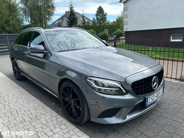 Mercedes-Benz Klasa C 220 d T 9G-TRONIC AMG Line