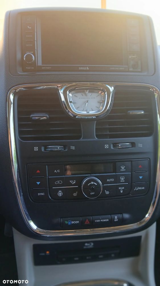 Chrysler Town & Country 3.6 Limited - 7