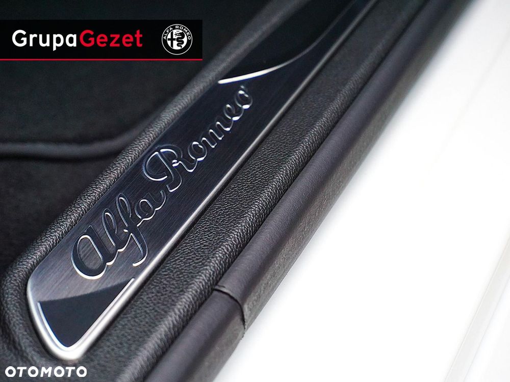 Alfa Romeo Giulia - 16