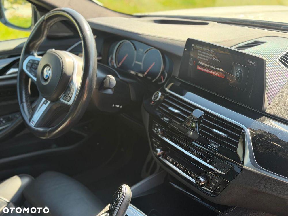 BMW Seria 5 M550i xDrive sport - 34