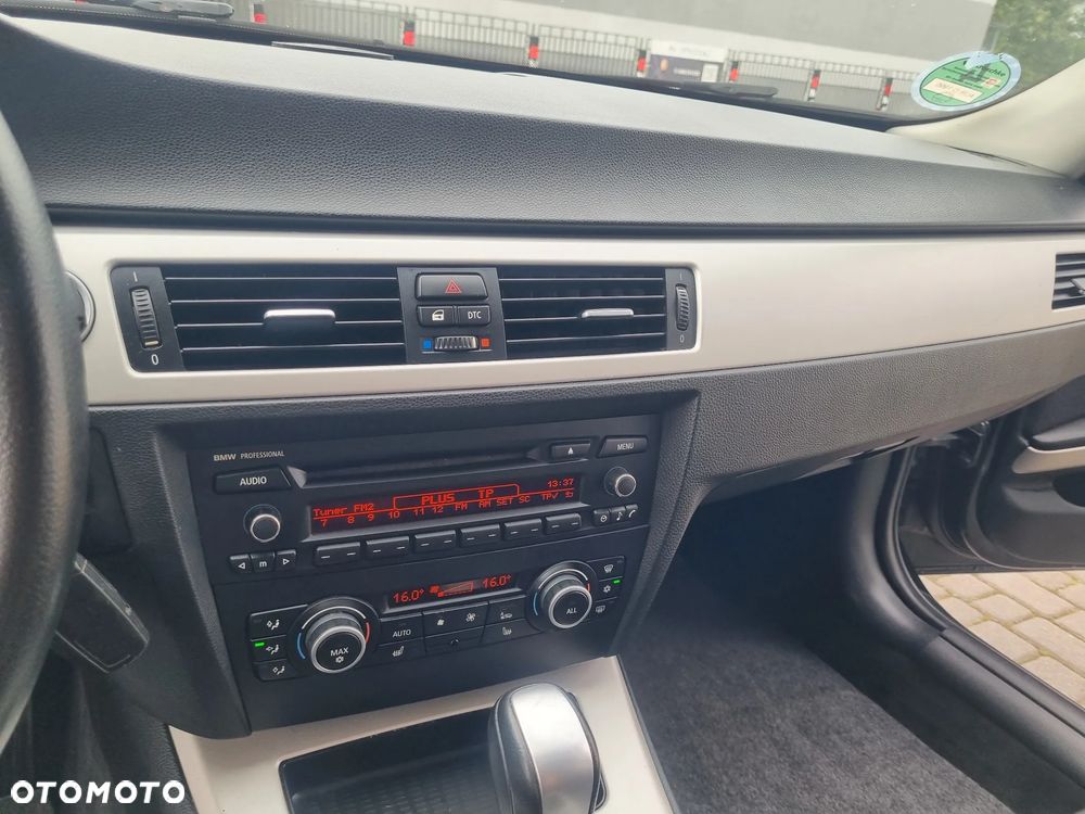 BMW Seria 3 318d DPF Edition Sport - 22
