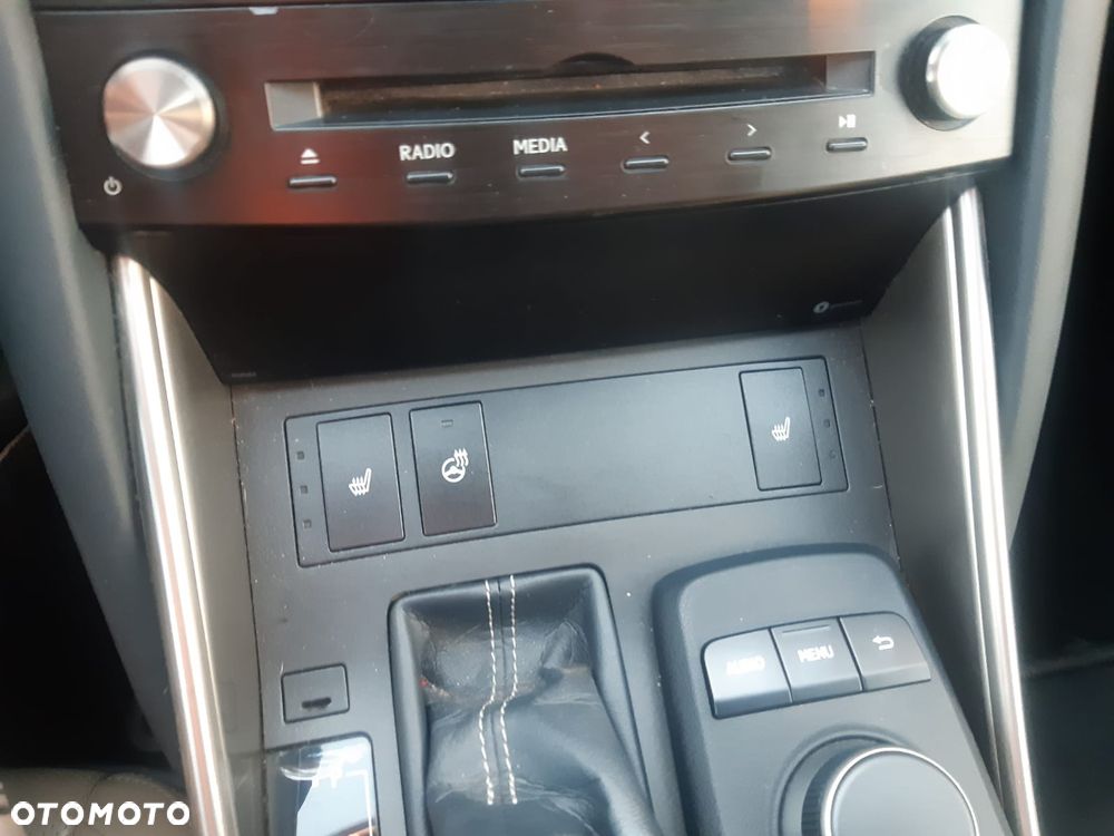 Lexus IS 300h Comfort - 15